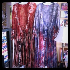 2 Beautiful maxi dresses $30 both dresses 👗☝️ $15